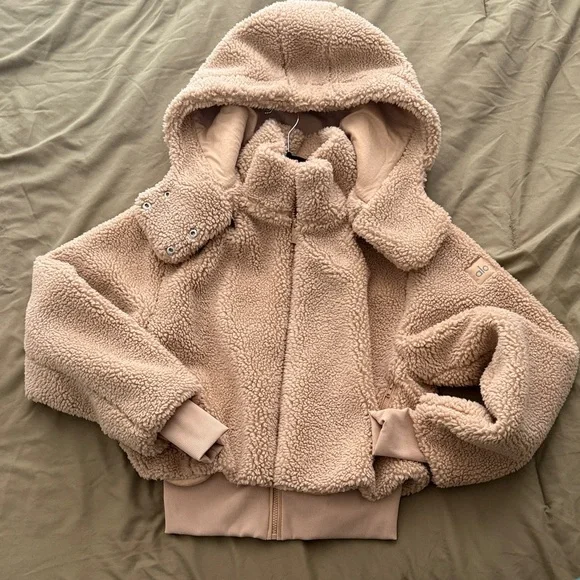 ALO Yoga women’s Beige Sherpa Hoodie Jacket - Picture 1 of 5